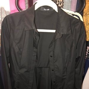 Black small button up shirt.